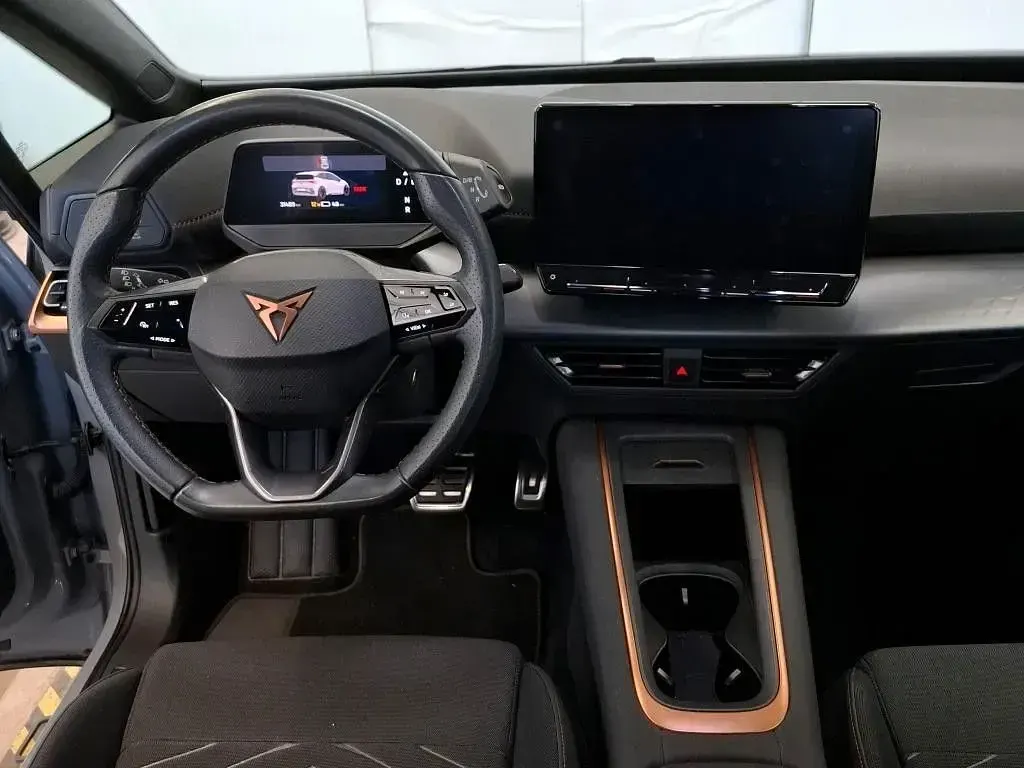 Gebraucht Cupra Born 150 kW (204 PS) 2024 Mondsteingrau Kleinwagen