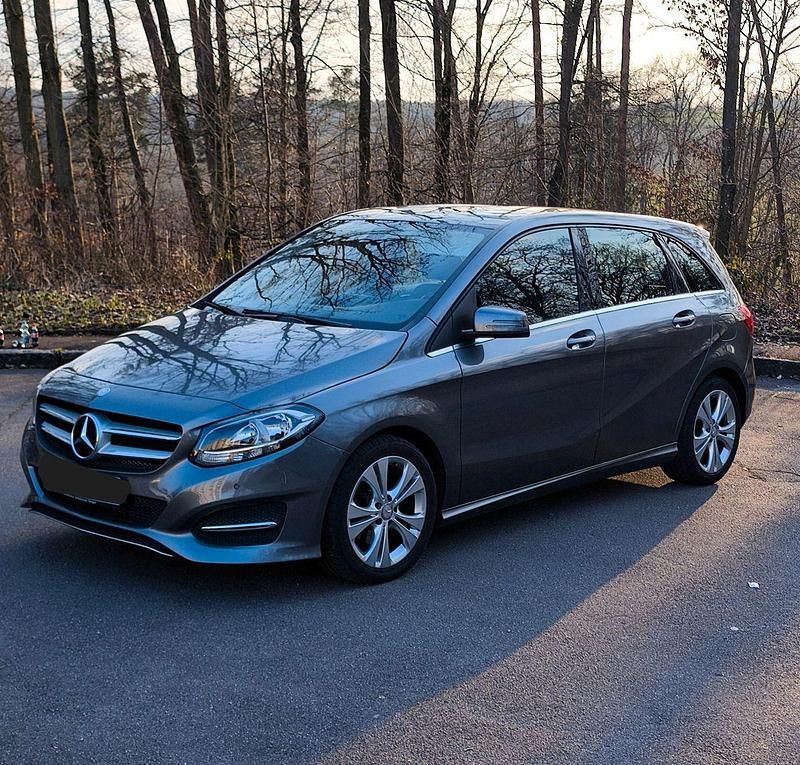 Gebraucht Mercedes B180 122 PS (89 kW) 2015 Grau Van / Kleinbus