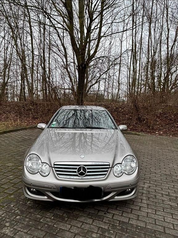 Gebraucht Mercedes C180 143 PS (105 kW) 2006 Silber Coupé
