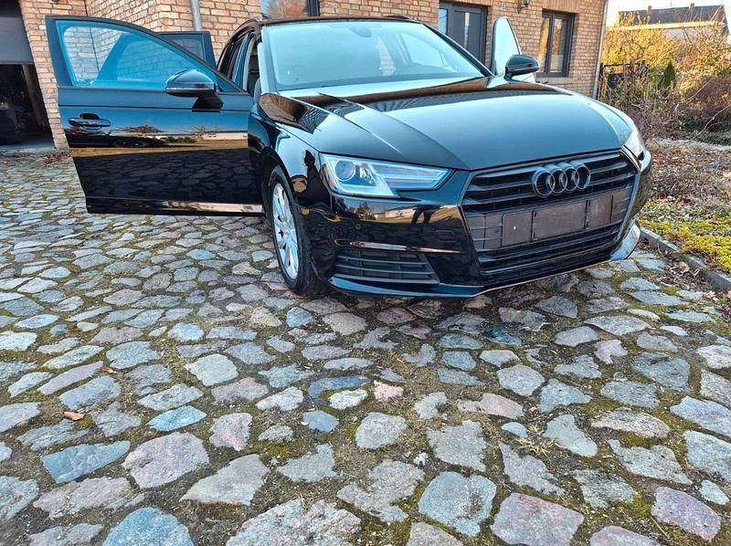 Gebraucht Audi A4 150 PS (110 kW) 2018 Schwarz Kombi