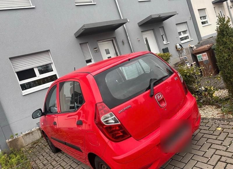 Gebraucht Hyundai i10 69 PS (50 kW) 2012 Rot Kleinwagen