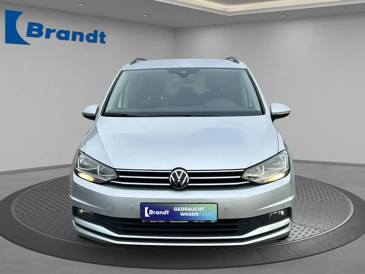 Gebraucht VW Touran Comfortline 150 PS (110 kW) 2022 Reflexsilber metallic (metallic) Van / Kleinbus