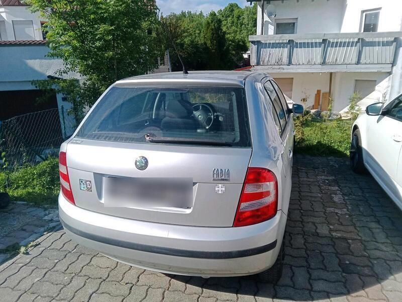 Silber Gebraucht 2007 Skoda Fabia Limousine | 1.000 € (Guter Preis) - Bild 1/4