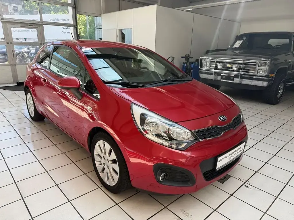 Gebraucht Kia Rio DREAM-TEAM Edition 109 PS (80 kW) 2015 Signal red Kleinwagen