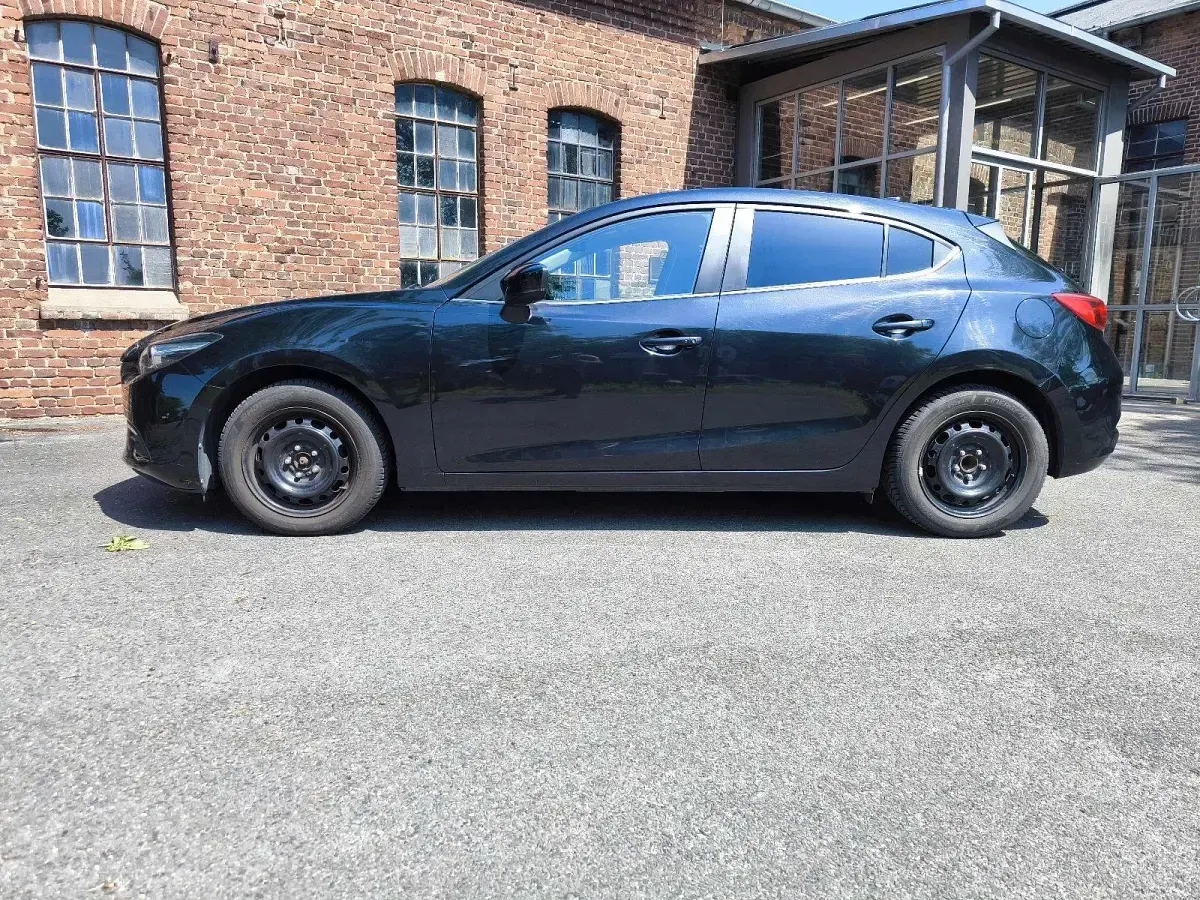 Gebraucht Mazda 3 Exclusive 120 PS (88 kW) 2018 Schwarz Limousine
