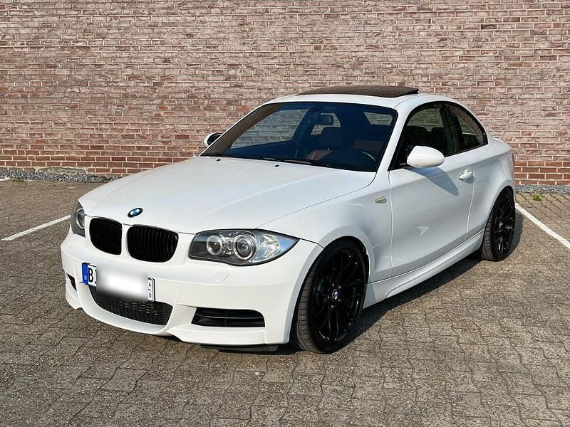 Weiß Gebraucht 2008 BMW 135 Coupé M Sport Coupé | 16.990 € (Teuer) - Bild 1/4