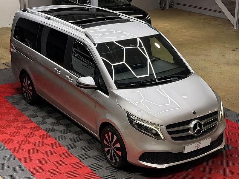 Brillantsilber metallic Gebraucht 2020 Mercedes V250 Edition Van / Kleinbus | 46.888 € (Fairer Preis) - Bild 1/4