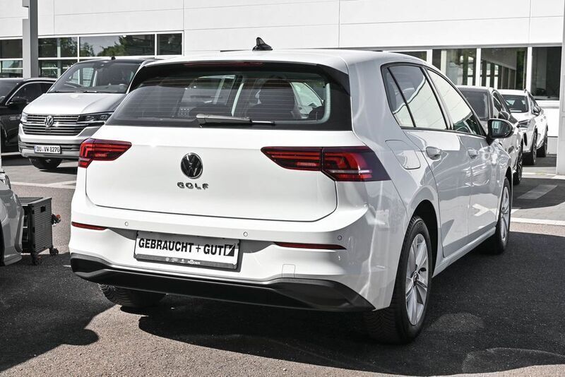 Gebraucht VW Golf VIII 116 PS (85 kW) 2024 Pure white Limousine