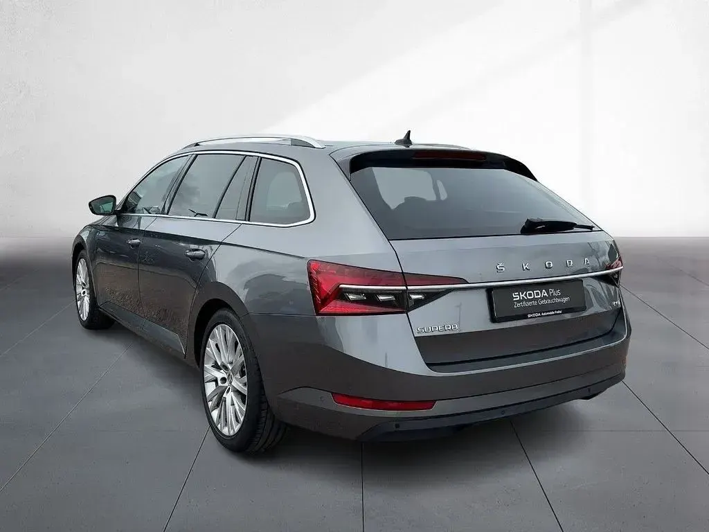 Gebraucht Skoda Superb Premium Edition 200 PS (147 kW) 2023 Graphitegrau metallic Kombi