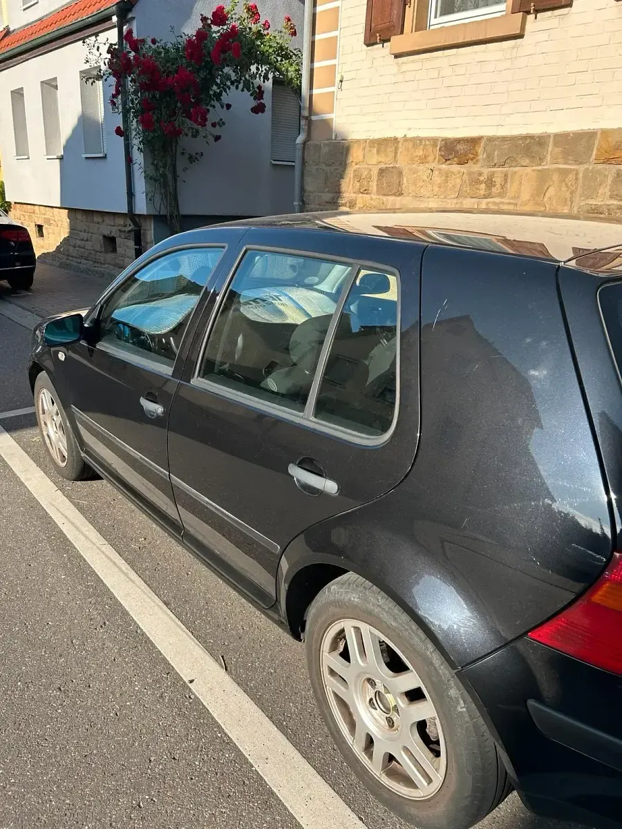 Gebraucht VW Golf IV 75 PS (55 kW) 2000 Schwarz Kleinwagen