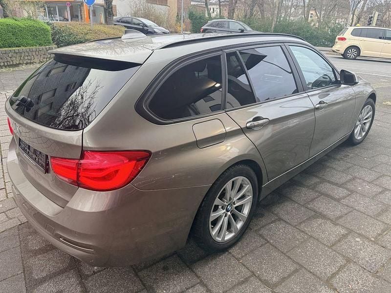 Gebraucht BMW 330 Advantage 252 PS (185 kW) 2018 Silber Kombi