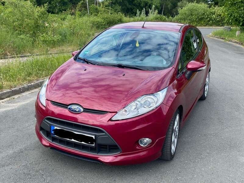 Rot Gebraucht 2010 Ford Fiesta Titanium Kleinwagen | 5.100 € (Teuer) - Bild 1/4