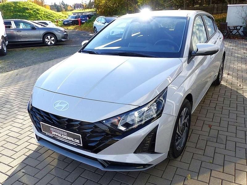 Gebraucht Hyundai i20 Trend 101 PS (74 kW) 2025 Lumen grey / mic Kleinwagen