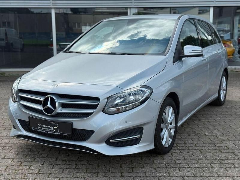 Silber Gebraucht 2016 Mercedes B180 Van / Kleinbus | 13.490 € (Guter Preis) - Bild 1/4