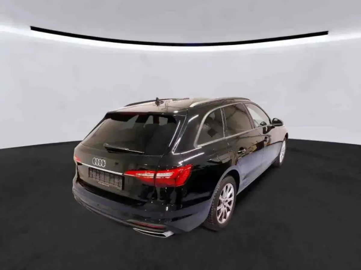 Gebraucht Audi A4 Advanced 150 PS (110 kW) 2022 Mythosschwarz metallic Kombi