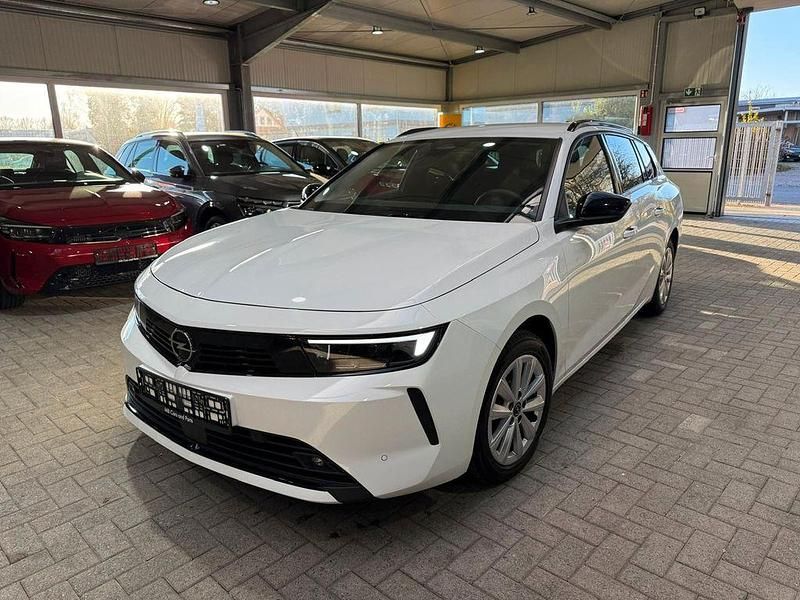 Weiß Gebraucht 2024 Opel Astra Kombi | 16.900 € (Guter Preis) - Bild 1/4