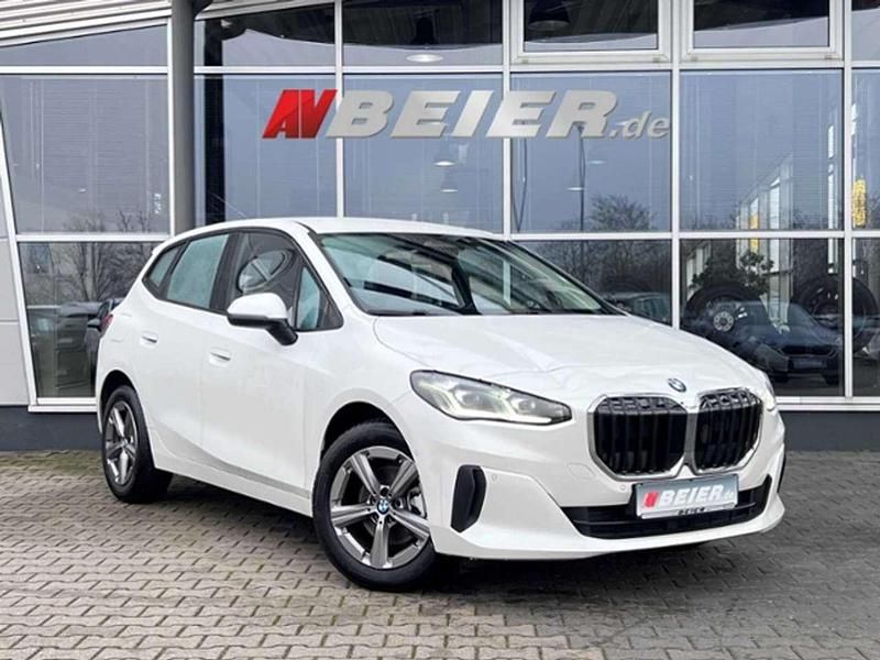 Gebraucht BMW 220 Active Tourer 170 PS (125 kW) 2024 Mineralweiss metallic Van / Kleinbus