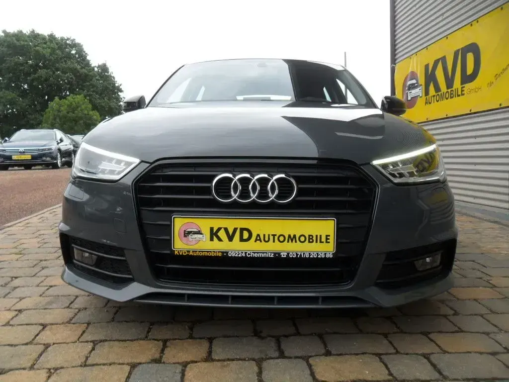 Gebraucht Audi A1 Sportback Sport 95 PS (69 kW) 2018 Grau Kleinwagen