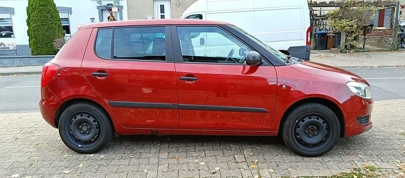 Rot Gebraucht 2014 Skoda Fabia Kleinwagen | 3.500 € (Superpreis) - Bild 1/4