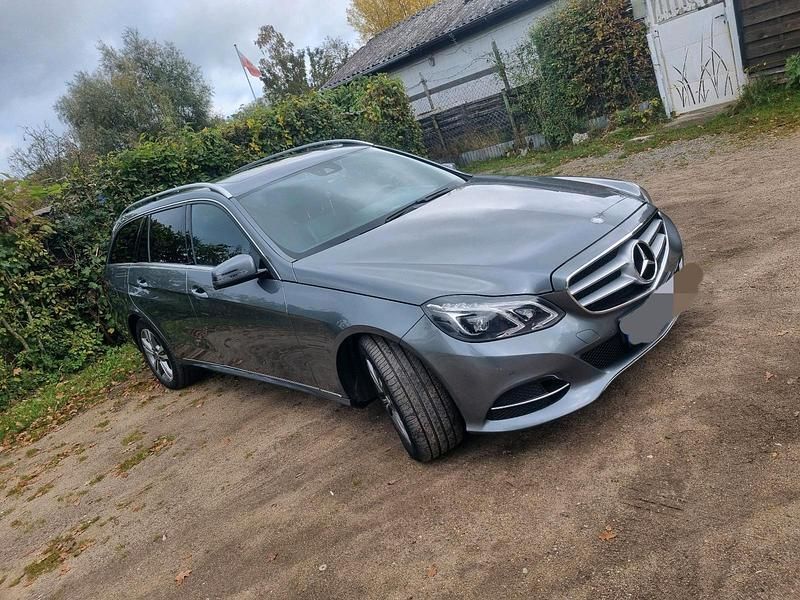 Gebraucht Mercedes E220 170 PS (125 kW) 2017 Grau Kombi