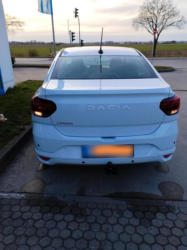Gebraucht Dacia Logan Expression 90 PS (66 kW) 2023 Weiß Limousine