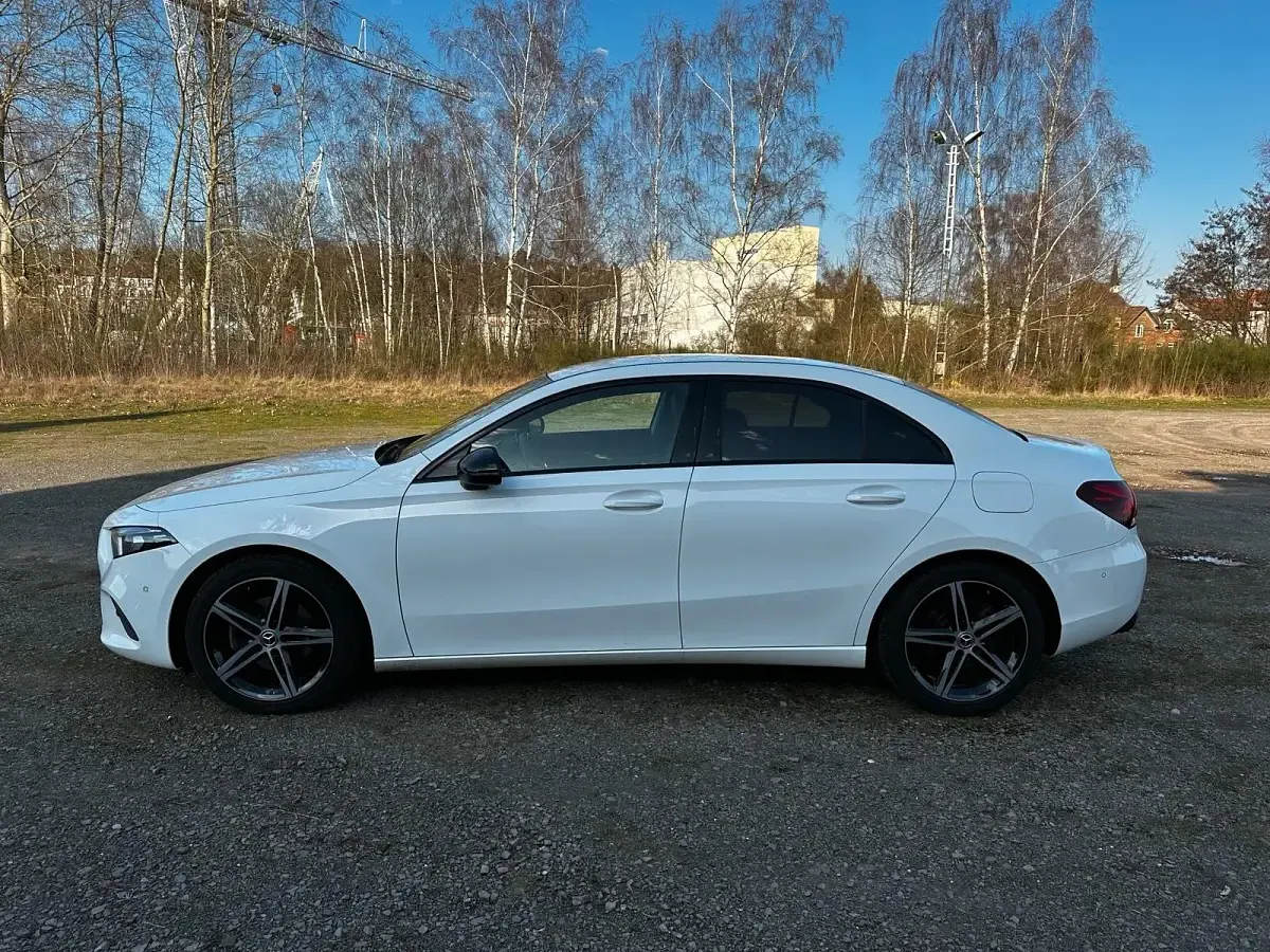 Gebraucht Mercedes A200 Night 163 PS (119 kW) 2019 Weiß Limousine