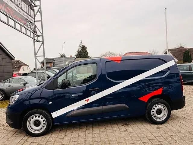 Second-hand Opel Combo 102 CP (75 kW) 2023 Albastru Monovolum