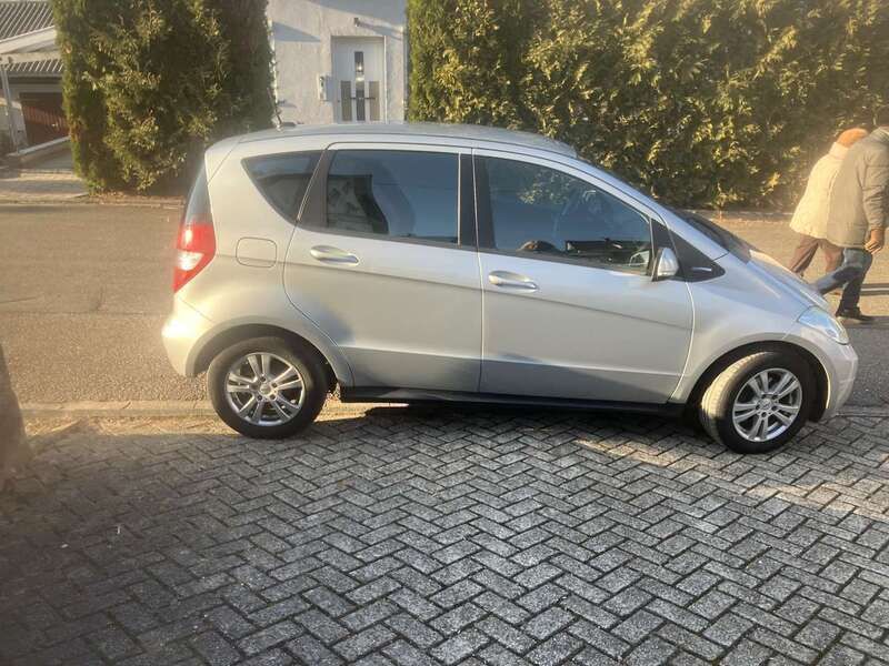 Silber Gebraucht 2009 Mercedes A170 Limousine | 4.199 € (Fairer Preis) - Bild 1/4