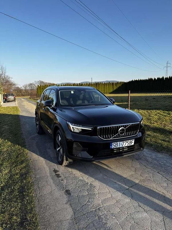 Nowe Volvo XC40 Plus 247 KM (181 kW) 2025 Czarny SUV