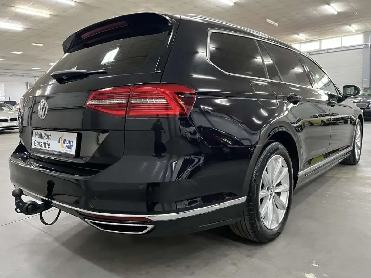 Gebraucht VW Passat Highline 239 PS (175 kW) 2015 Deep black perleffekt Kombi