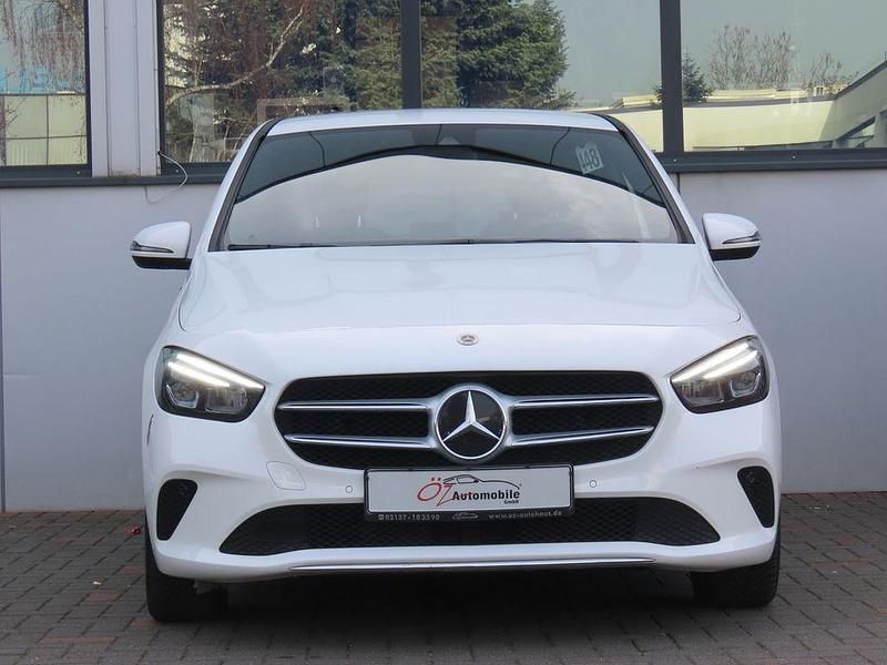 Gebraucht Mercedes 200 150 PS (110 kW) 2022 Weiß Limousine