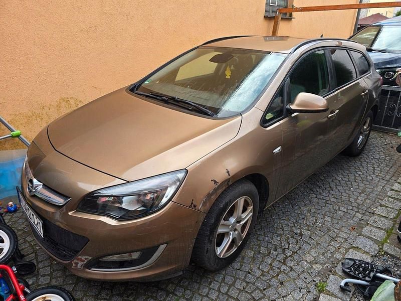 Gold Gebraucht 2013 Opel Astra Eco Kombi | 4.000 € (Guter Preis) - Bild 1/4