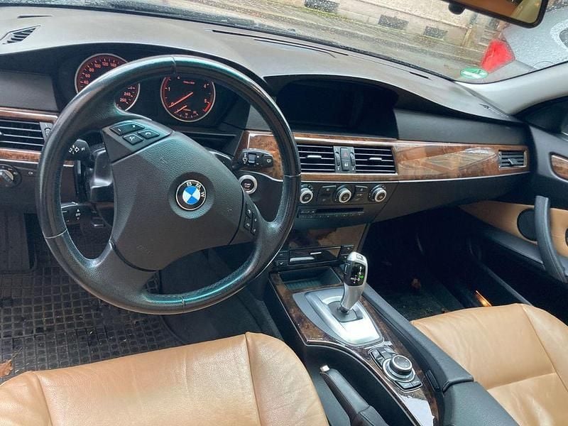 Gebraucht BMW 530 235 PS (172 kW) 2009 Blau Kombi