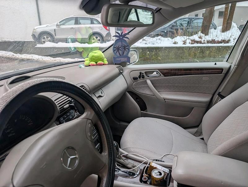 Gebraucht 2003 Mercedes C180 Limousine | 3.000 € (Fairer Preis) - Bild 1/4