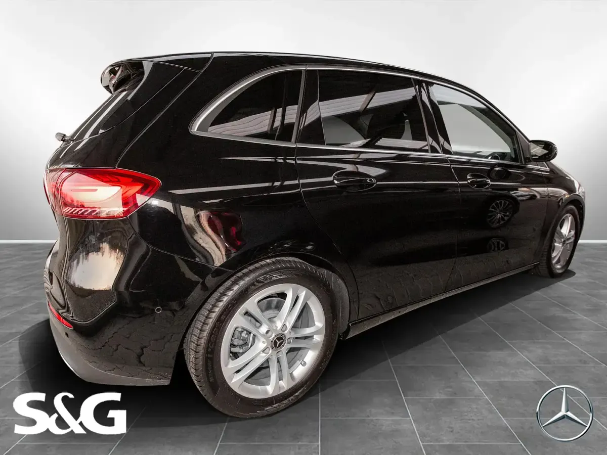 Gebraucht Mercedes B220 Progressive 190 PS (139 kW) 2023 Unilack nachtschwarz Van / Kleinbus