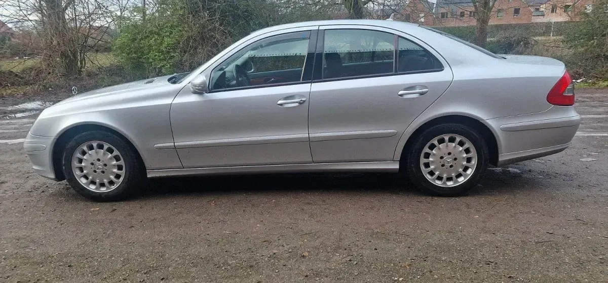 Gebraucht Mercedes E200 Classic 184 PS (135 kW) 2007 Silber Limousine