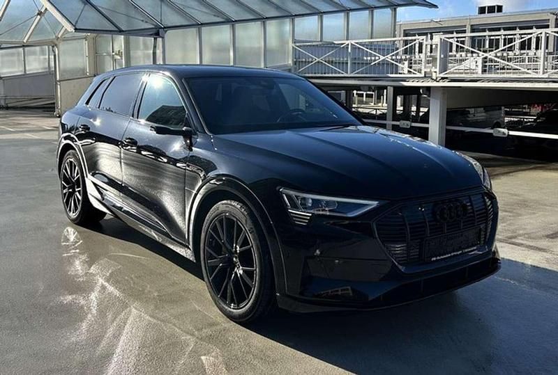 Gebraucht Audi e-tron Advanced 300 kW (408 PS) 2022 Mythosschwarz (metallic) SUV