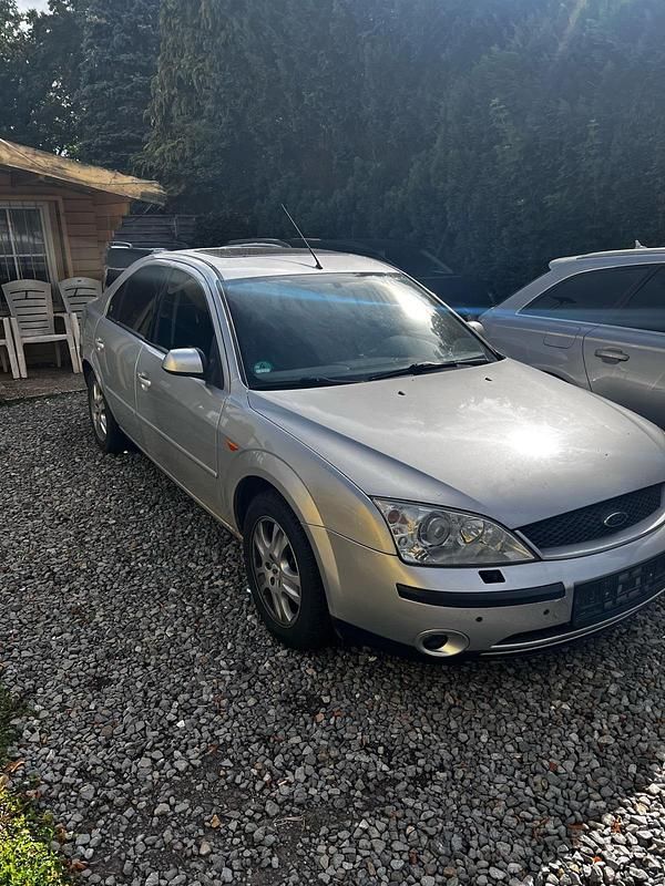 Grau Gebraucht 2003 Ford Mondeo Limousine | 1.100 € (Fairer Preis) - Bild 1/4