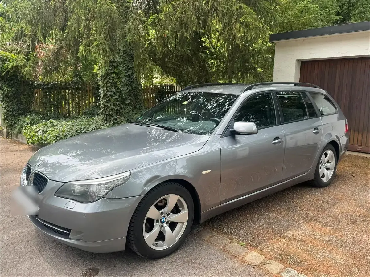 Gebraucht BMW 520 Lifestyle 170 PS (125 kW) 2009 Grau Kombi