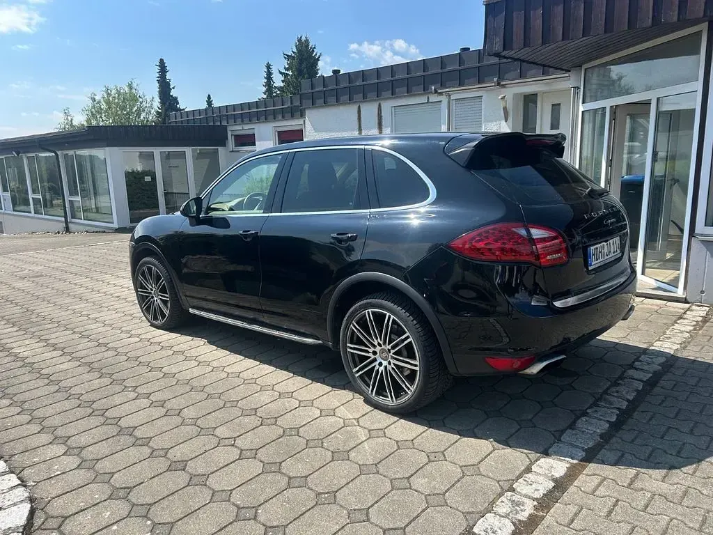 Używany Porsche Cayenne 245 KM (180 kW) 2013 Czarny SUV