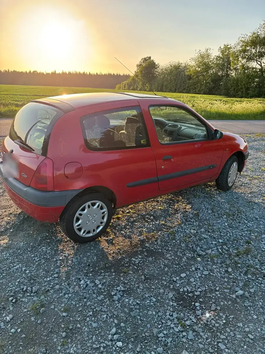 Gebraucht Renault Clio II 75 PS (55 kW) 1999 Rot Kleinwagen