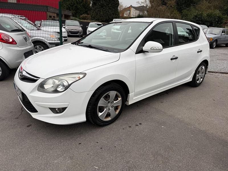 Gebraucht Hyundai i30 Edition 90 PS (66 kW) 2011 Weiß Limousine