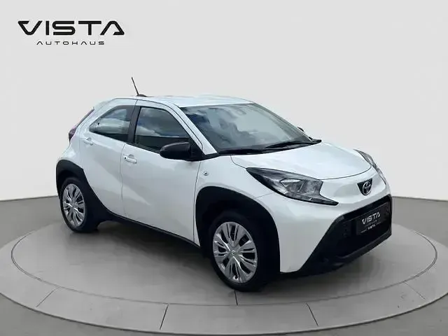 Gebraucht Toyota Aygo X X-play 72 PS (52 kW) 2022 Super white 2 SUV