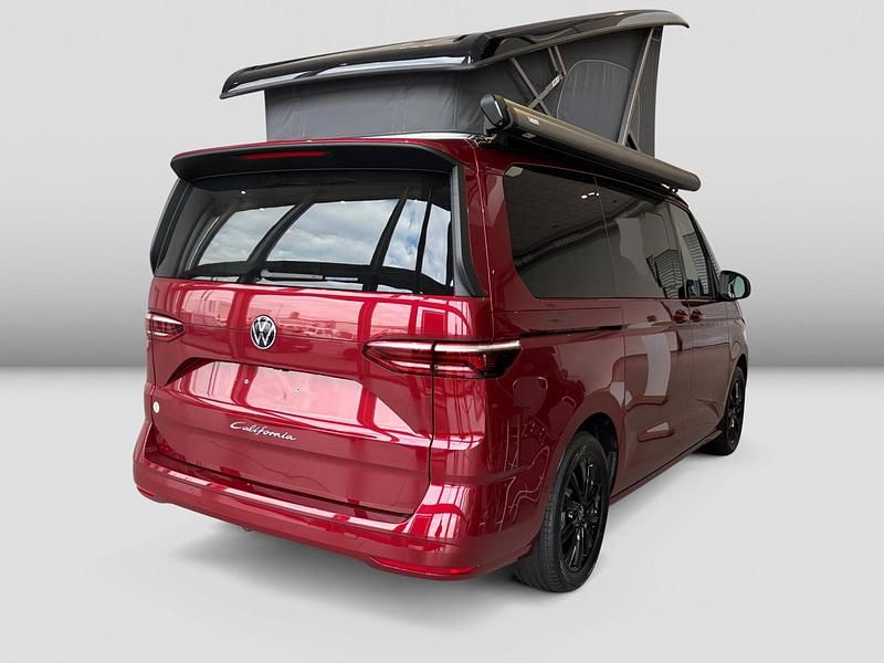 Neu VW T7 California 204 PS (150 kW) 2026 Rot Van