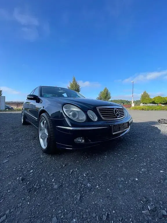 Gebraucht Mercedes E500 Avantgarde 306 PS (225 kW) 2002 Blau Limousine