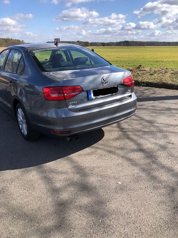 Gebraucht VW Jetta 150 PS (110 kW) 2015 Grau Limousine