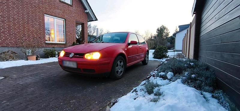 Gebraucht VW Golf IV 100 PS (73 kW) 1999 Rot Kleinwagen
