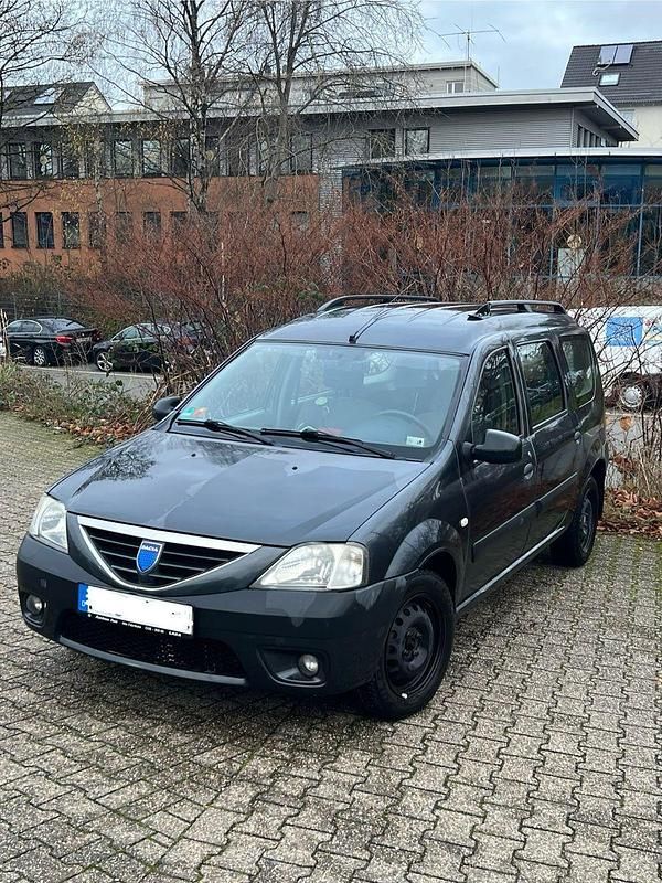 Grau Gebraucht 2008 Dacia Logan MCV Lauréate Kombi | 3.850 € (Fairer Preis) - Bild 1/4