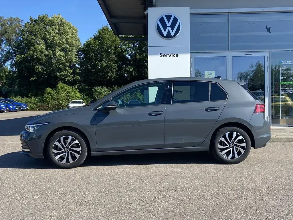 Gebraucht VW Golf VIII Active 150 PS (110 kW) 2023 Grau Limousine