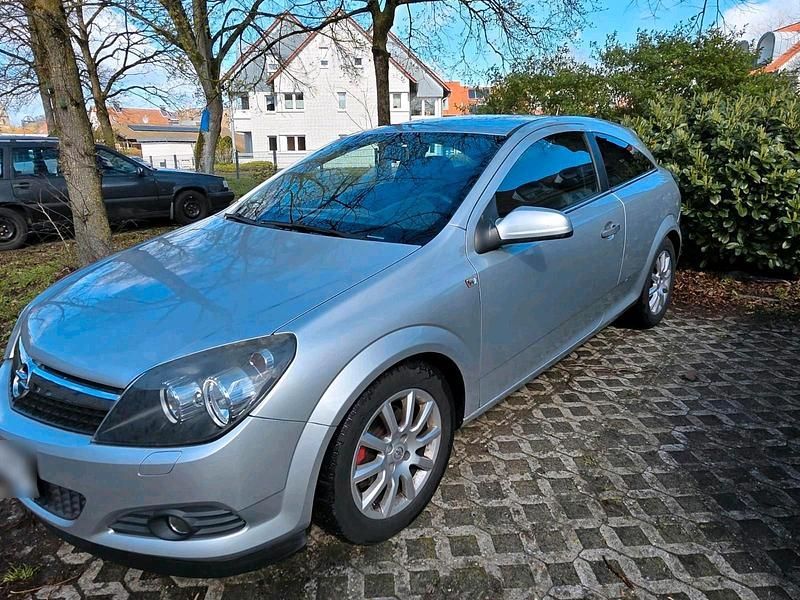 Gebraucht Opel Astra GTC 90 PS (66 kW) 2010 Silber Coupé